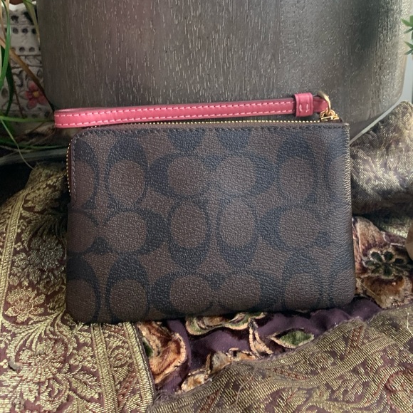 Authentic COACH Signature coach canvas/smooth leather zip around wristlet - Picture 5 of 9